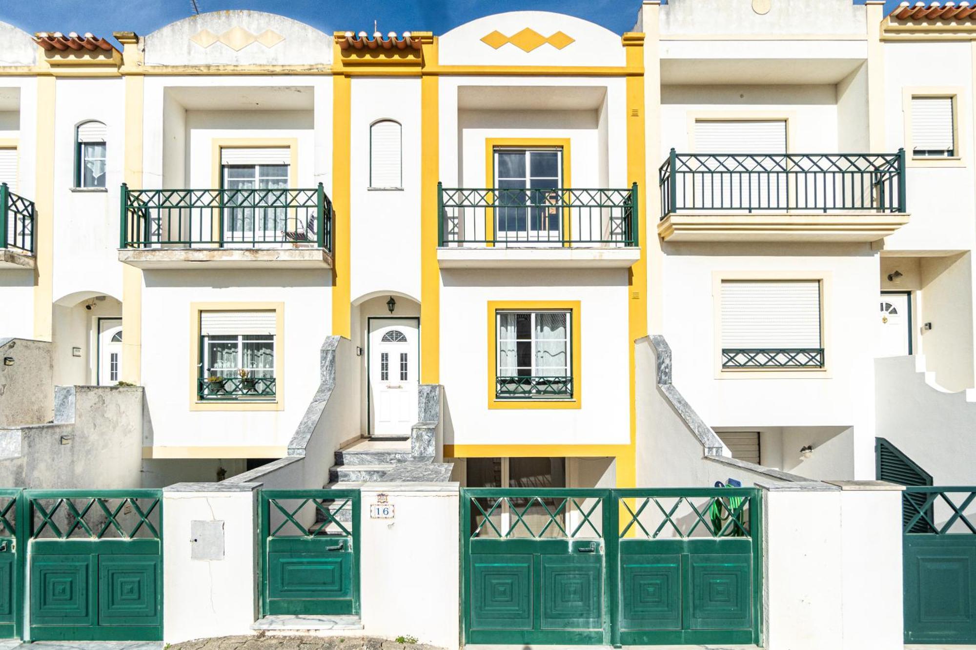 Villa Baleal Happiness Surf House Ferrel  Esterno foto