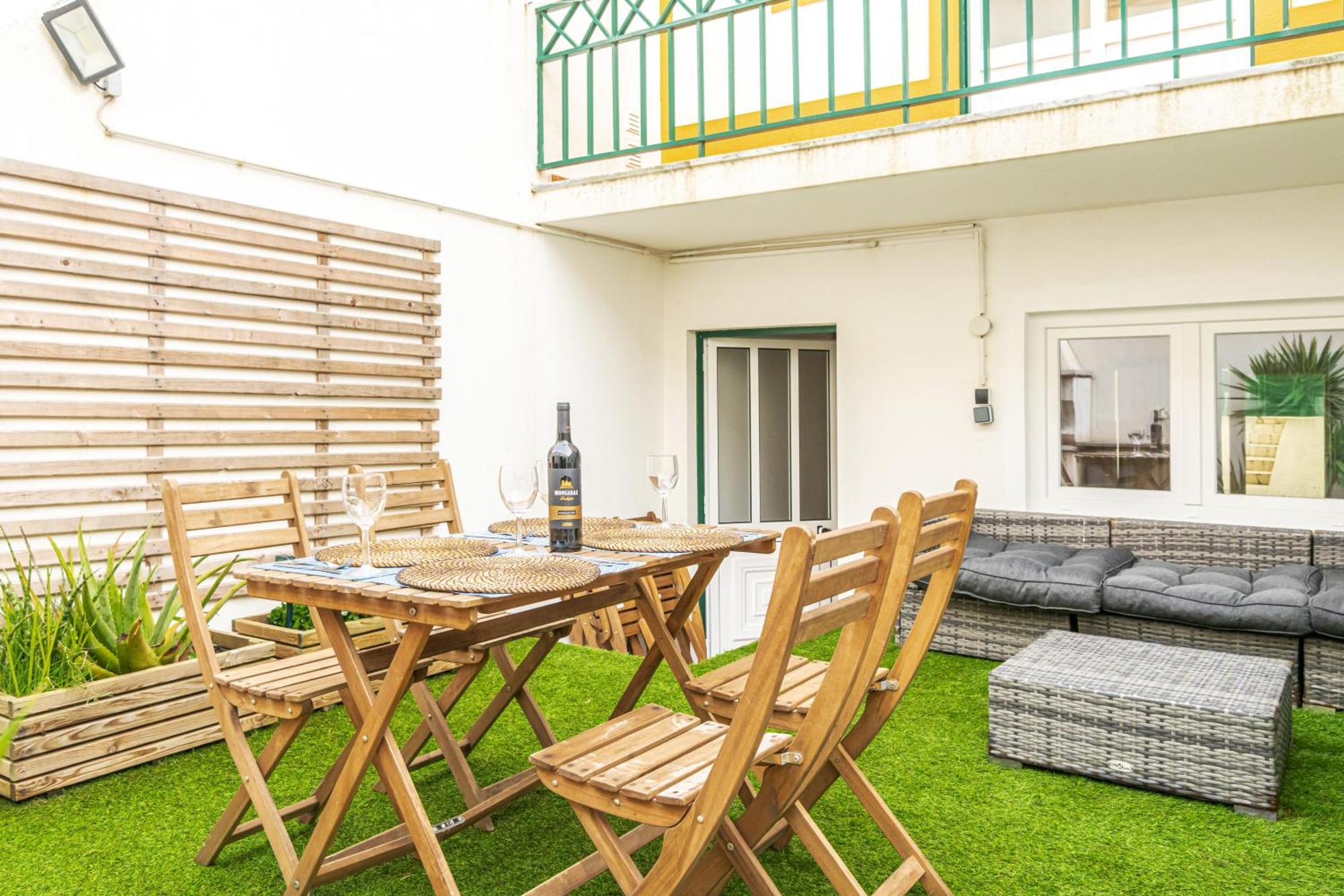 Villa Baleal Happiness Surf House Ferrel  Esterno foto